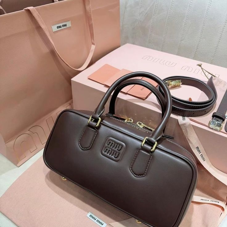 miu miu Sac Arcadie en cuir Bordeaux