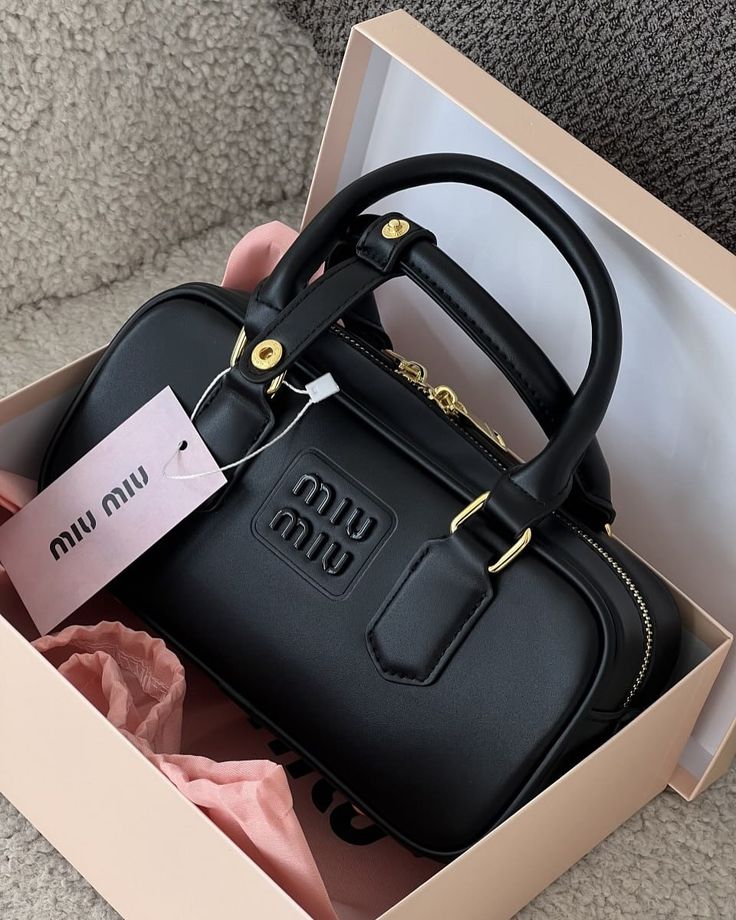 Miu miu Sac Arcadie en cuir Noir