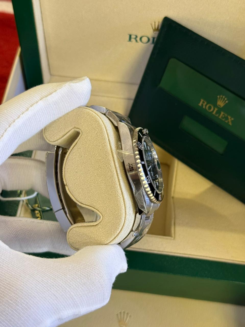 Rolex Oyster Perpetual Date ( Suisse )
