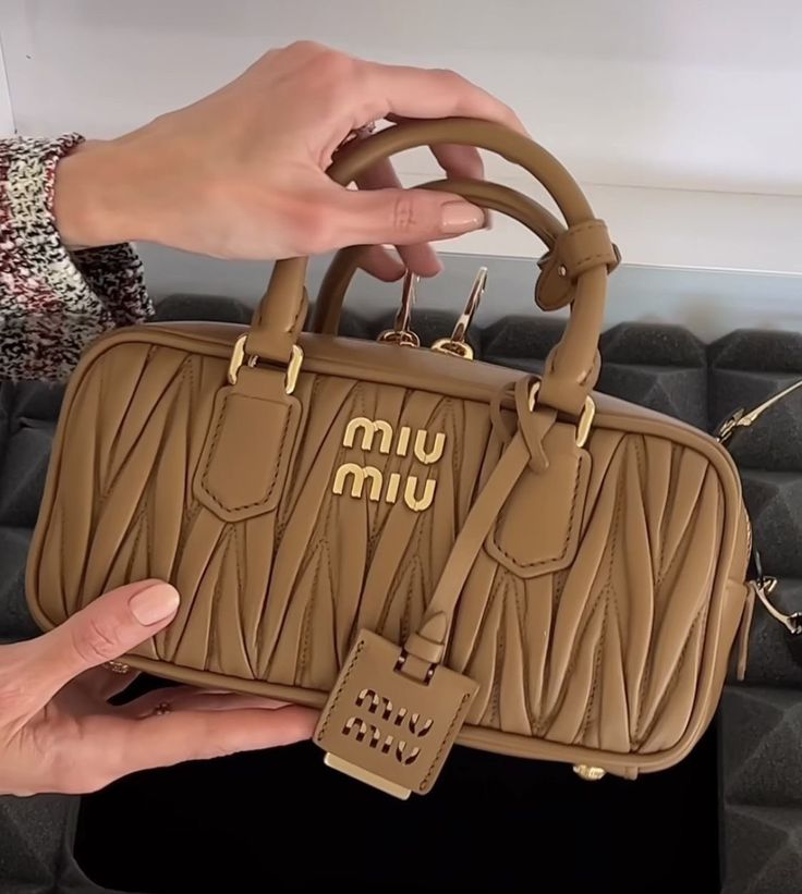 miu miu Sac à main en cuir Arcadie Marron