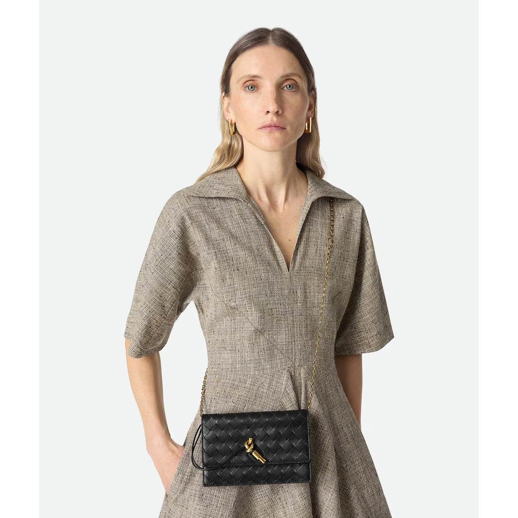 Sac Bottega Veneta Andiamo Pouch on Chain - Noir