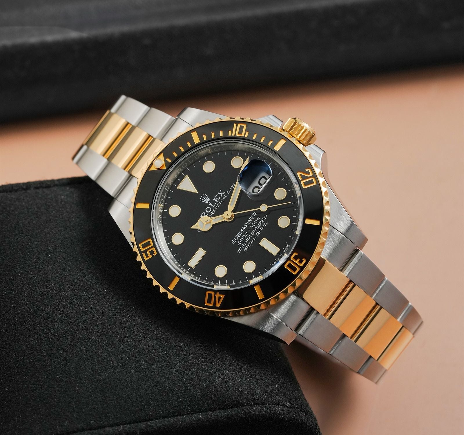 Rolex Submariner Black Yellow Glod